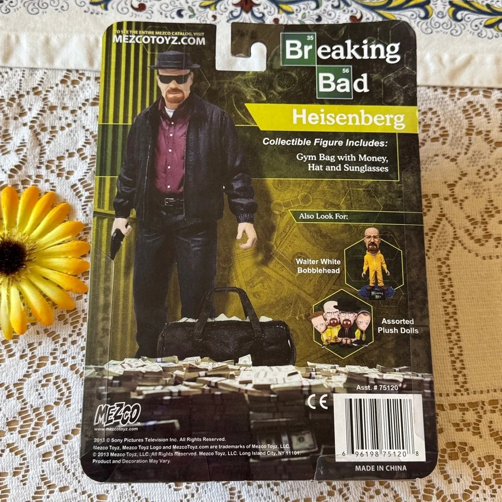 🧔♂️ Mezco Toyz; New in Box! Walter White from Breaking Bad; Collectible Figure! - Picture 4 of 6